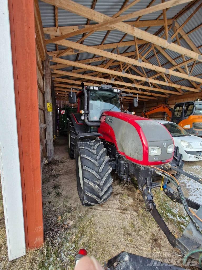 Valtra T 151 hitchec Traktory