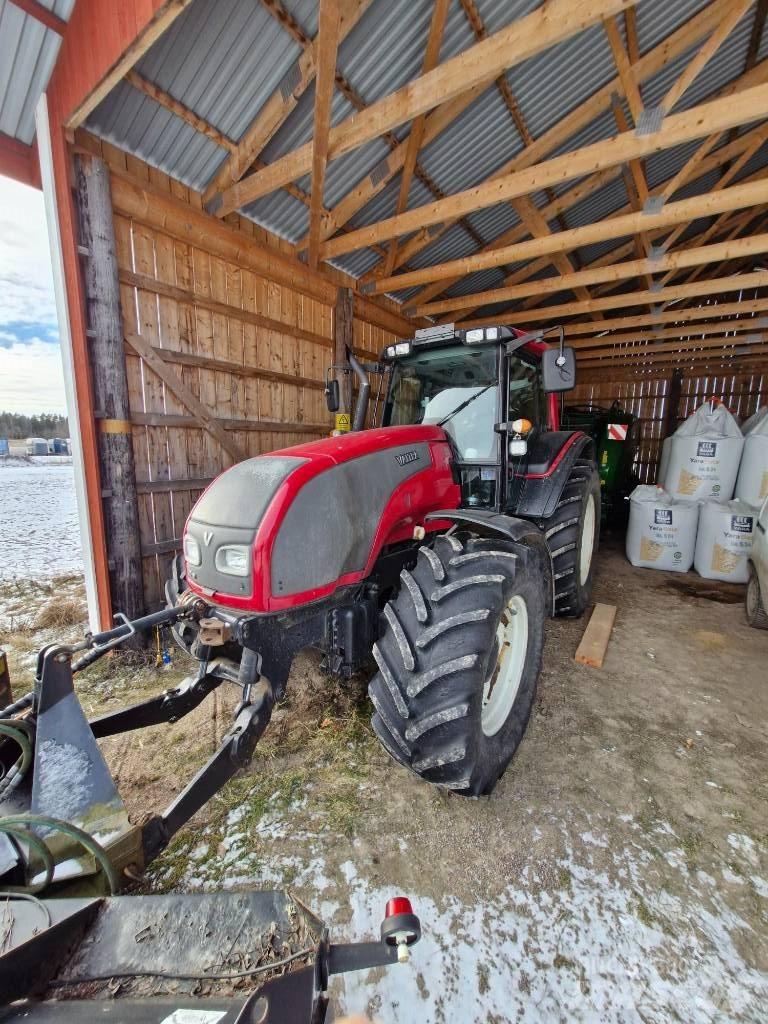 Valtra T 151 hitchec Traktory