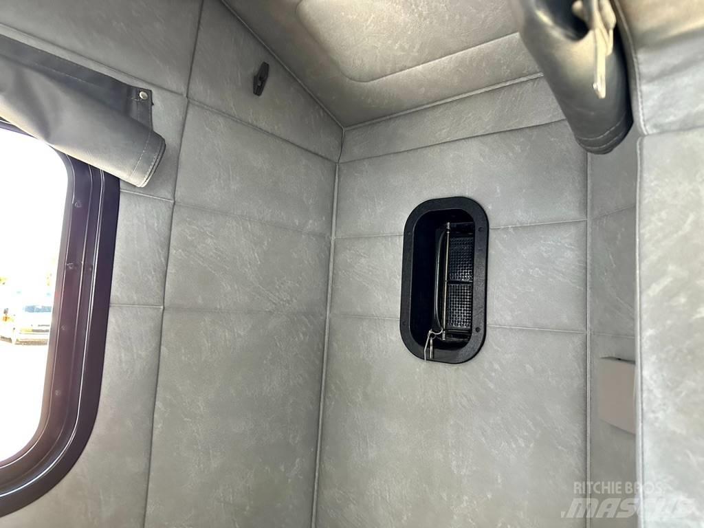 Mack Titan TD 713 Nákladní vozidlo bez nástavby