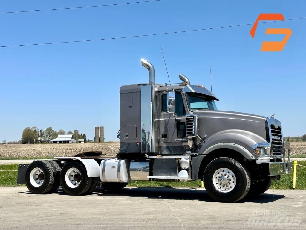 Mack Titan TD 713 Nákladní vozidlo bez nástavby