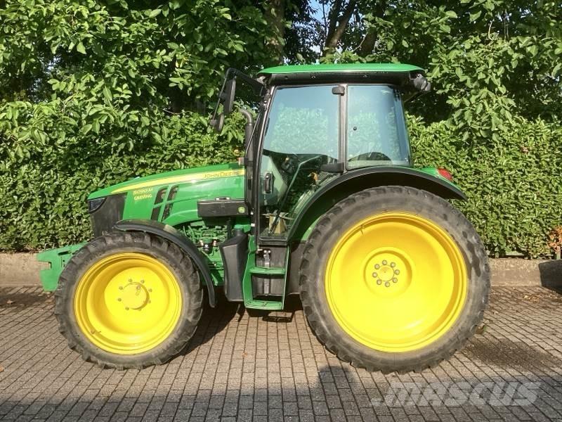 John Deere 5090M Traktory