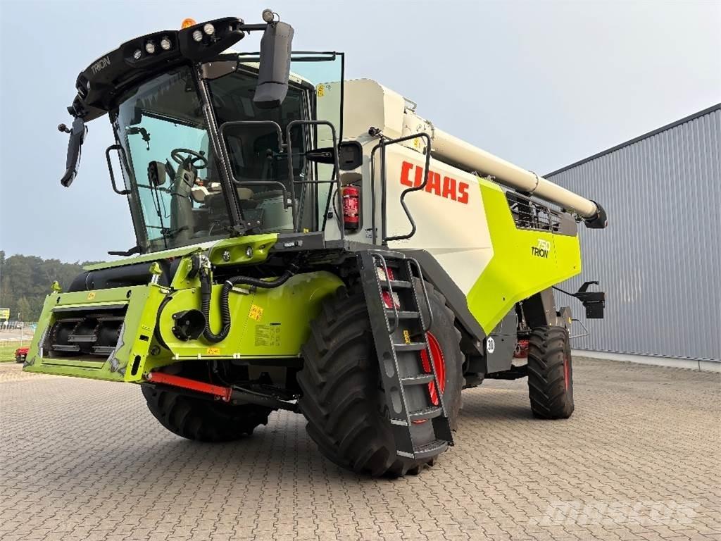 CLAAS TRION 750 Sklízecí mlátičky