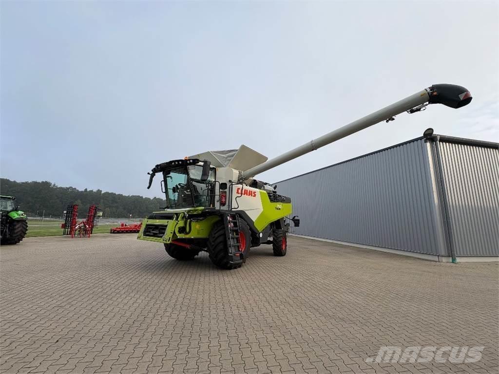 CLAAS TRION 750 Sklízecí mlátičky