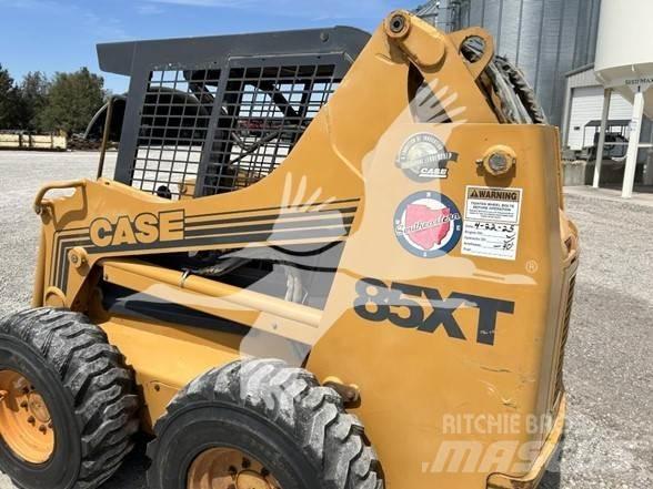 CASE 85XT Smykem řízené nakladače