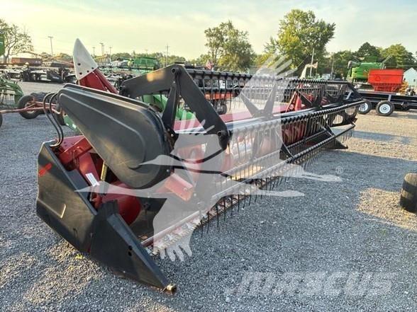 Case IH 1020 Kombajnové hlavice