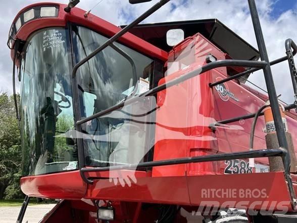 Case IH 2588 Sklízecí mlátičky
