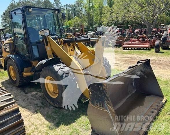 CAT 906M Kolové nakladače