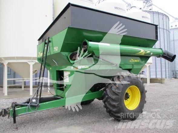 Demco 750 Obilné návěsy