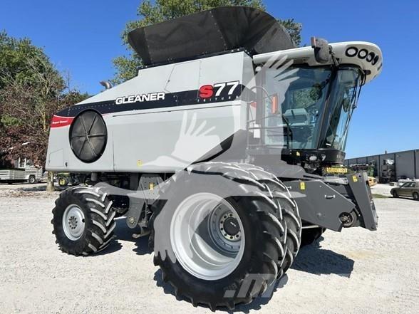 Gleaner S77 Sklízecí mlátičky