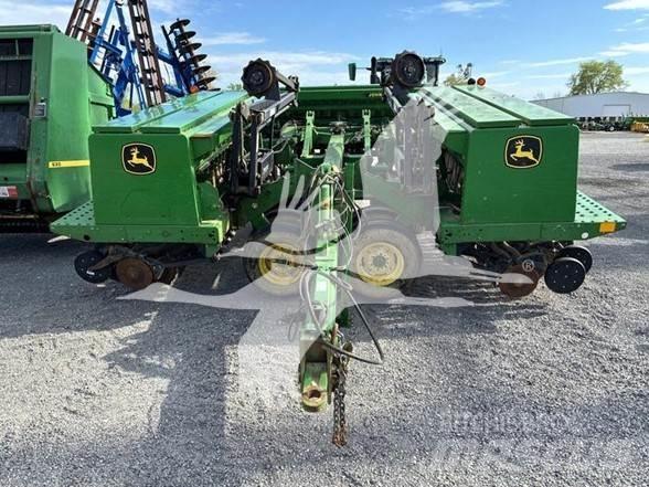 John Deere 455 Mechanické secí stroje