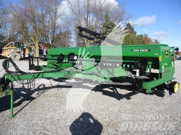 John Deere 750 Mechanické secí stroje