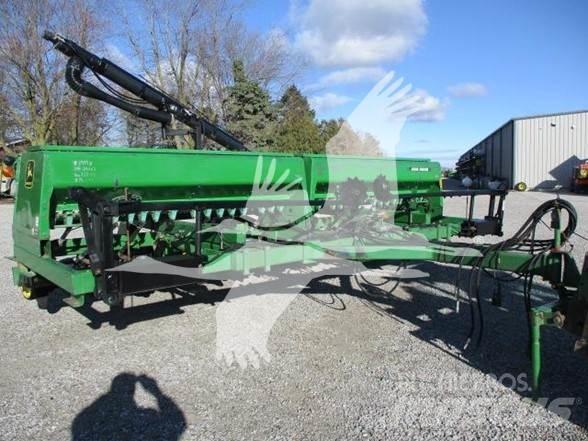 John Deere 750 Mechanické secí stroje