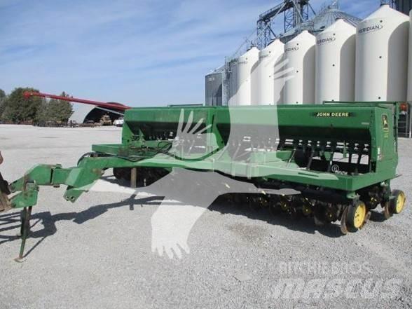 John Deere 750 Mechanické secí stroje