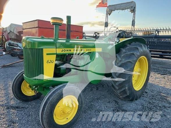 John Deere 820 Traktory