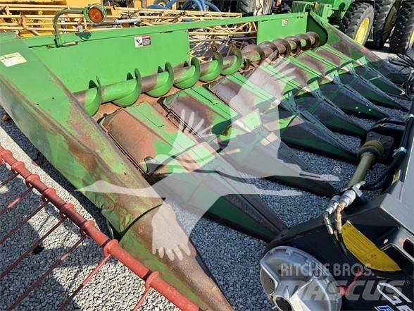 John Deere 843 Kombajnové hlavice