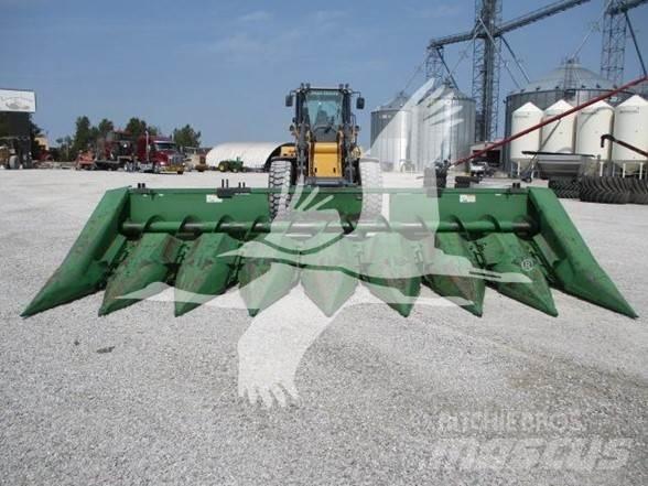 John Deere 843 Kombajnové hlavice