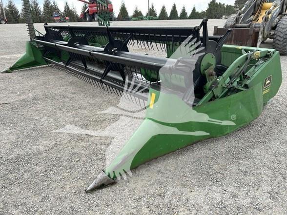 John Deere 920 Kombajnové hlavice