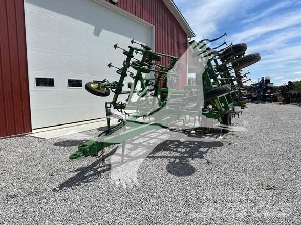 John Deere 980 Kultivátory