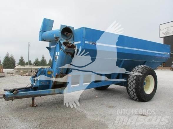 Kinze 840 Obilné návěsy