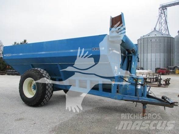 Kinze 840 Obilné návěsy