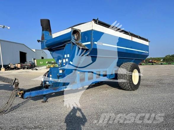 Kinze 840 Obilné návěsy