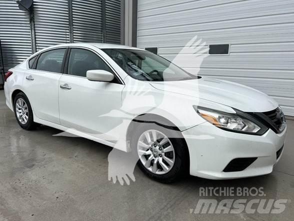 Nissan ALTIMA Osobní vozy