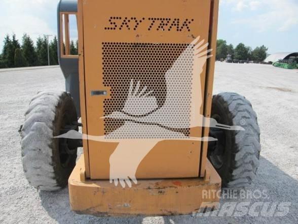SkyTrak 8042 Teleskopické manipulátory