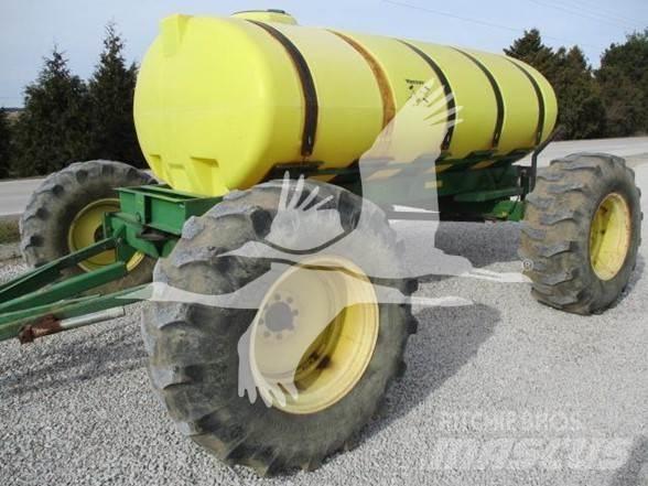 YETTER 1600 Rozmetadlo minerálních hnojiv