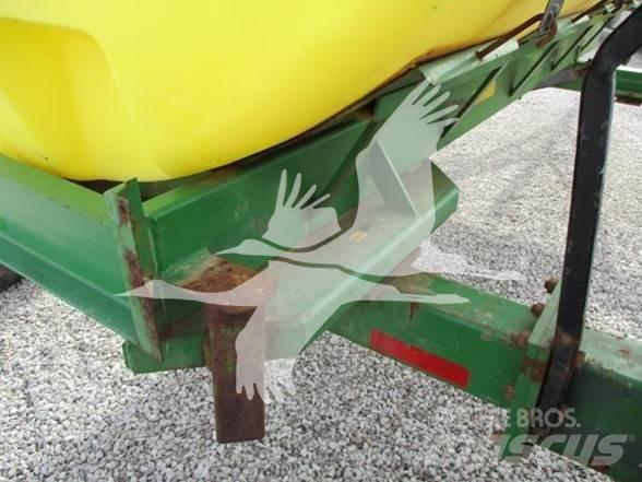 YETTER 1600 Rozmetadlo minerálních hnojiv