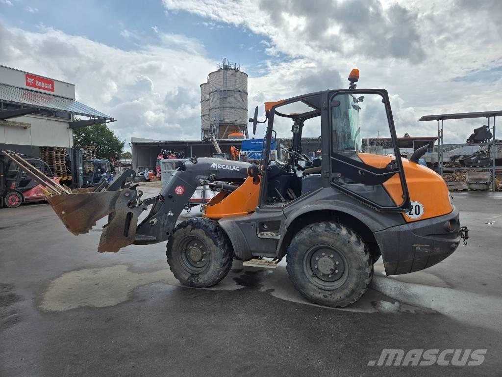 Mecalac AS 700 Kolové nakladače