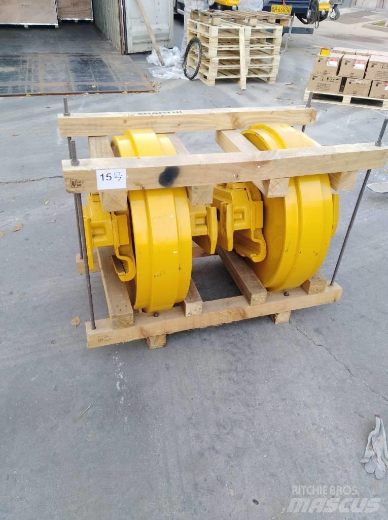 Komatsu D85E-18 Pásy, řetězy a podvozek