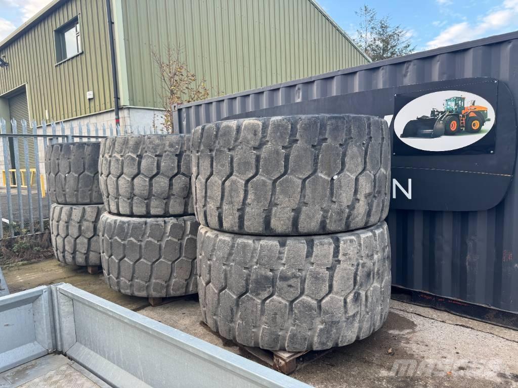 Develon DA 45 Pneumatiky, kola a ráfky