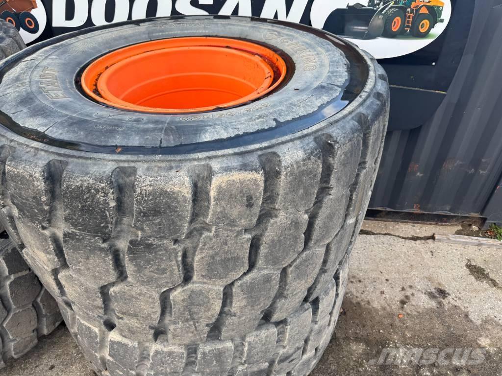 Develon DA 45 Pneumatiky, kola a ráfky