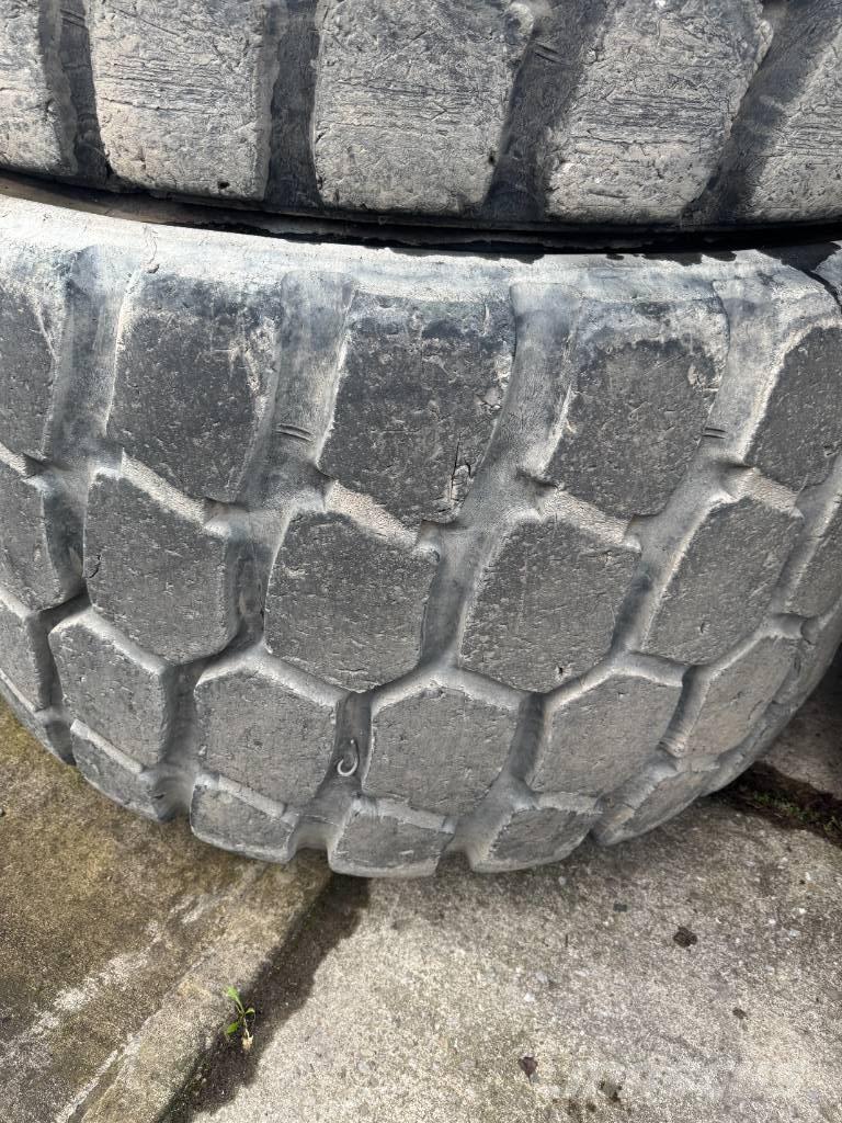 Develon DA 45 Pneumatiky, kola a ráfky