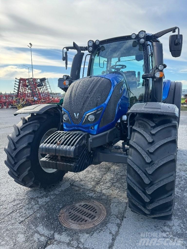 Valtra N 124 Traktory