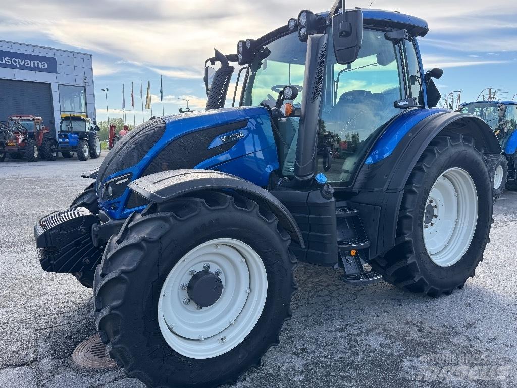 Valtra N 124 Traktory