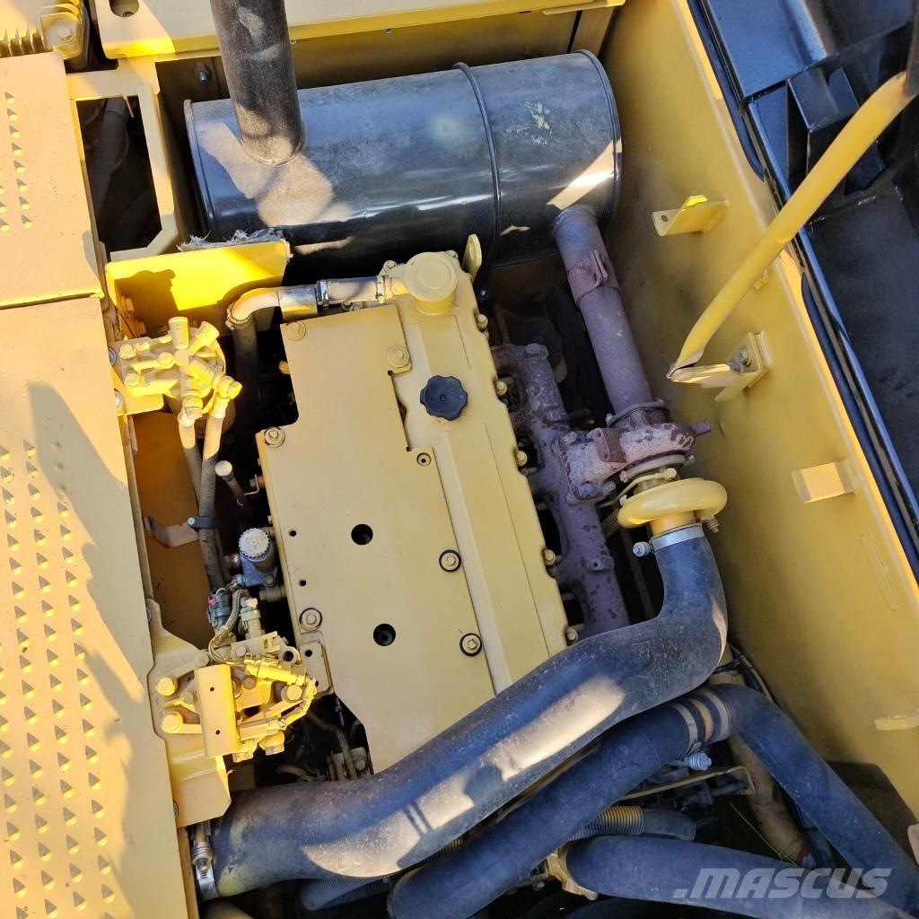 CAT 320 D2 Pásová rýpadla