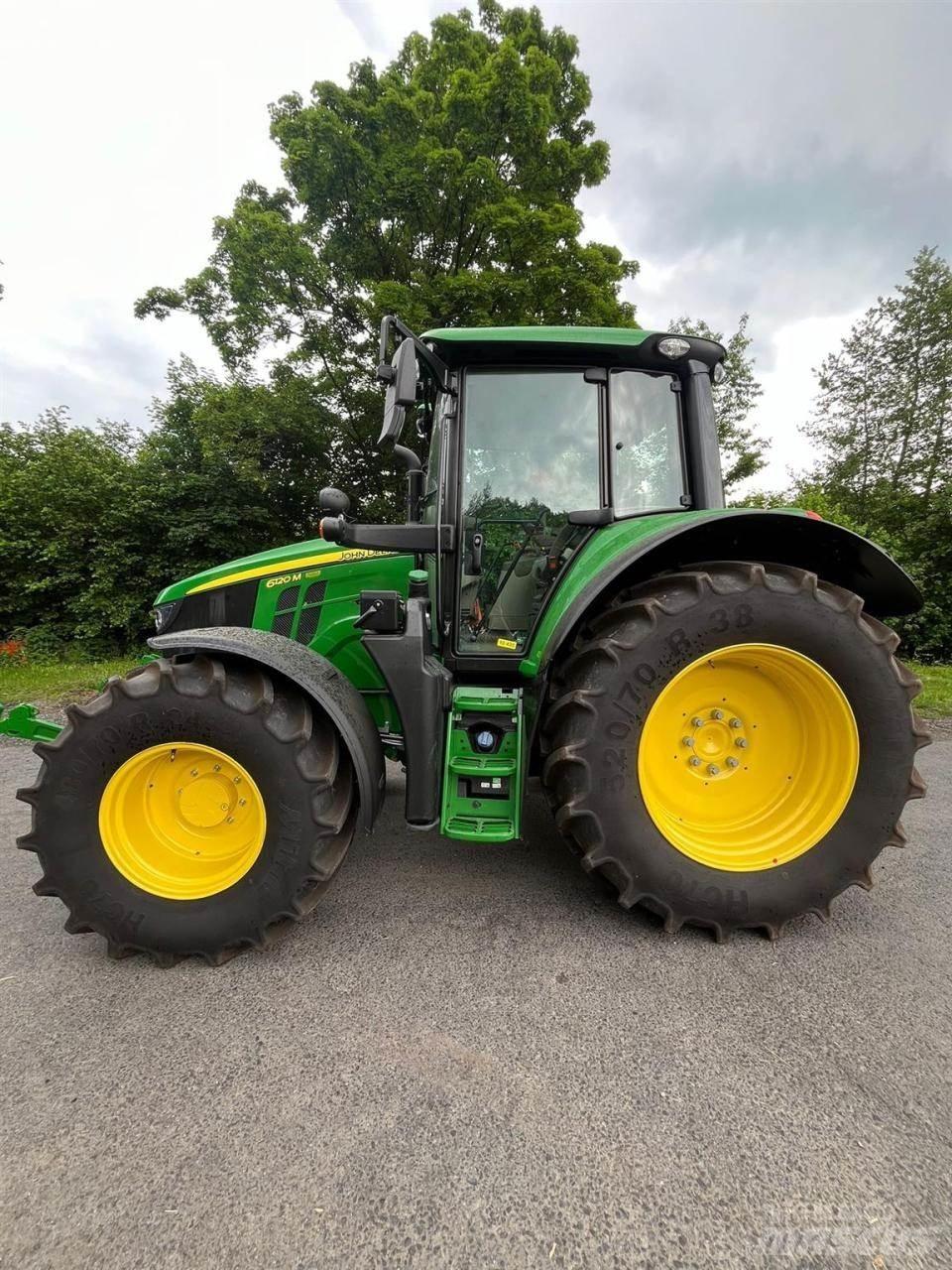 John Deere 6120M Traktory