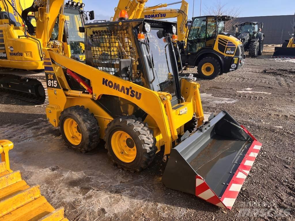 Komatsu SK815-8 Smykem řízené nakladače