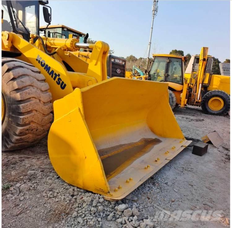 Komatsu WA 470 Kolové nakladače