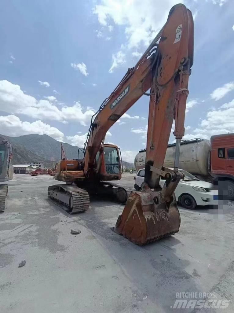 Doosan DX 225 Pásová rýpadla