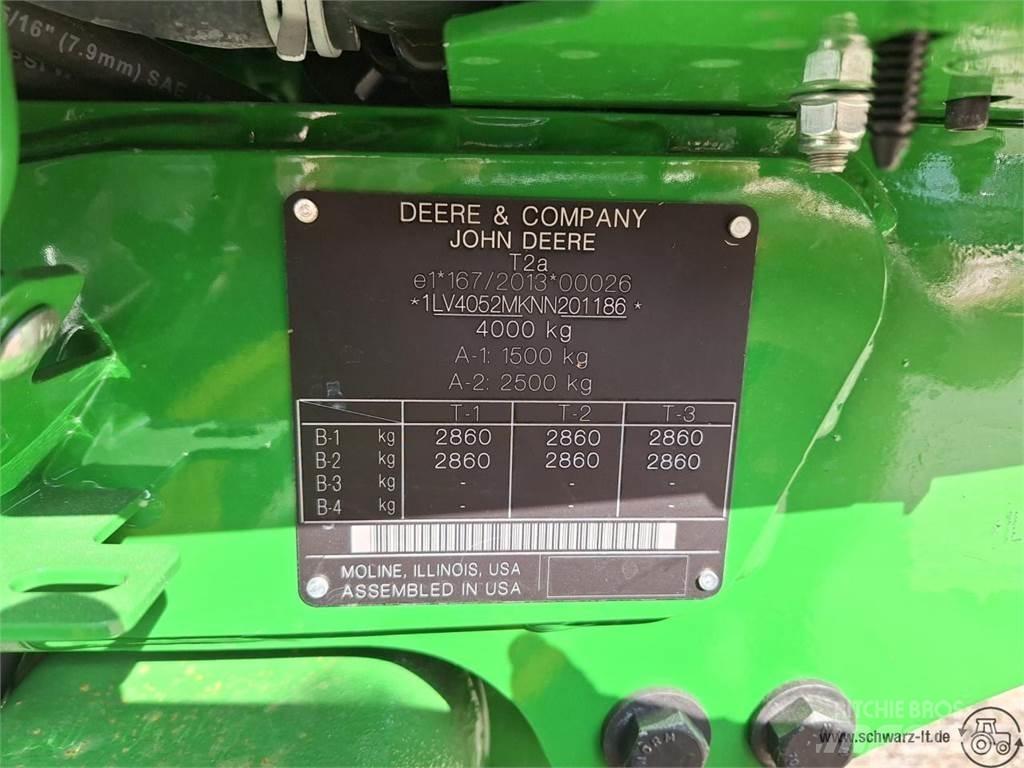 John Deere 4052M Kompaktní traktory