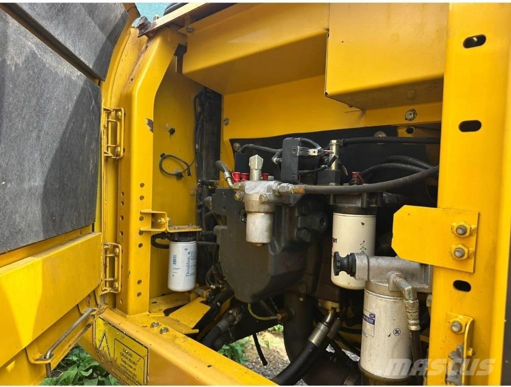 Komatsu PC 210 LC-11 Pásová rýpadla