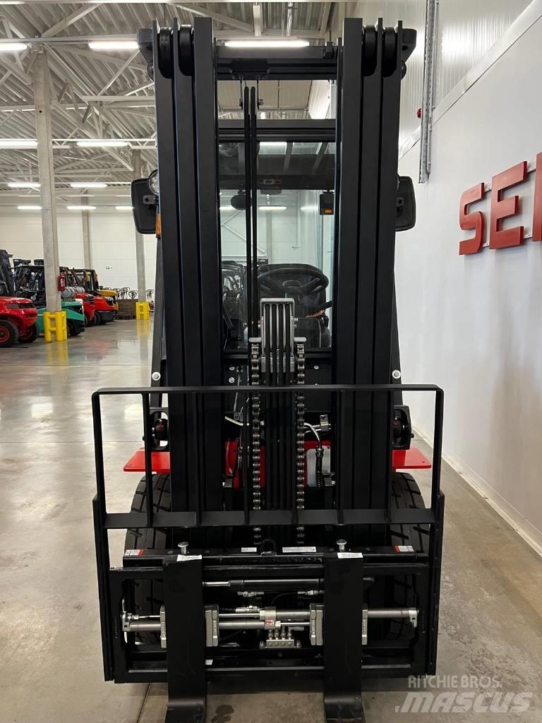 EP EQUIPMENT EFL252 Akumulátorové vozíky