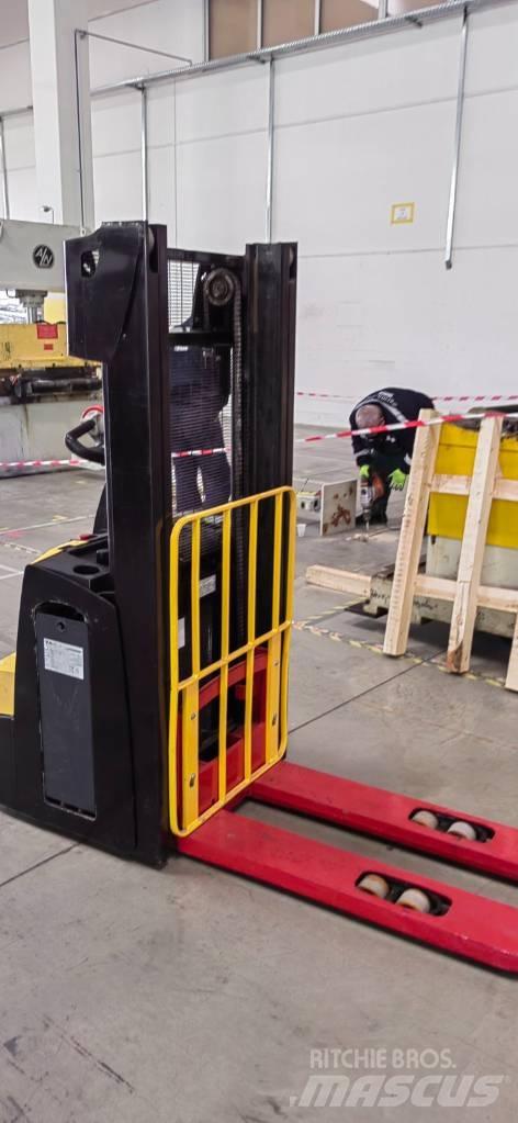 Hyster S 1.2 Ručně vedené vysokozdvižné vozíky
