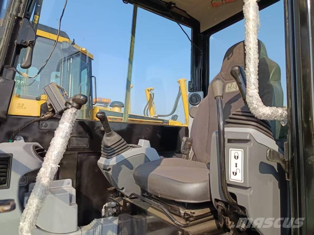 CAT 305.5 Mini rýpadla < 7t