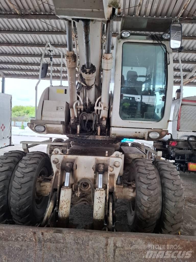 JCB JCB JS 175W Kolová rýpadla