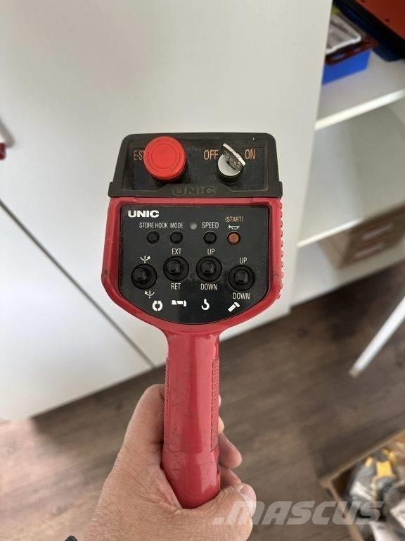 Unic B 345 Pásové jeřáby