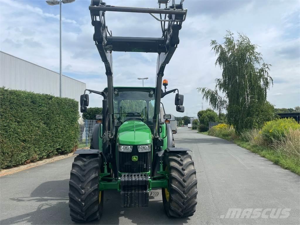 John Deere 5100M Traktory