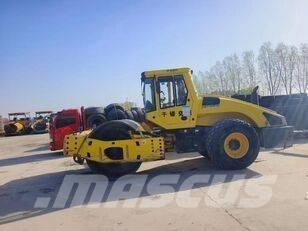 Bomag BW 220D-40 Tandemové válce